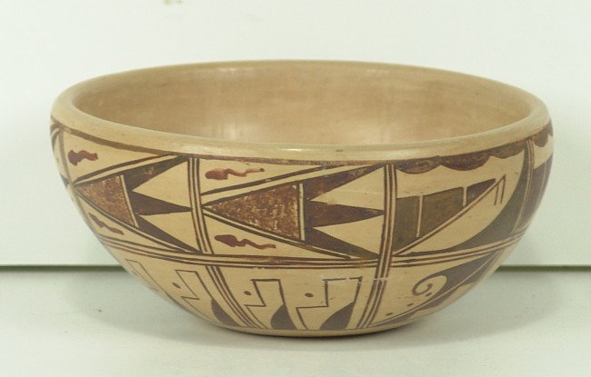 Hopi Bowl - Lisa Honie: Fine signed Hopi bowl by Lisa Honie. 5" x 2-1/4"