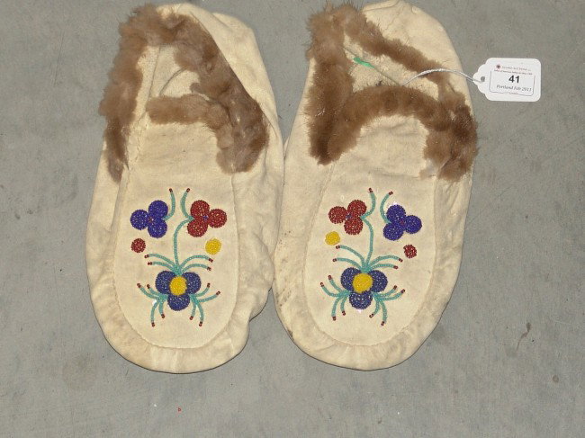 Cree Moccasins: Pair of Northern Cree white buckskin moccasins with mink fur trim circa 1950. 10-1/2