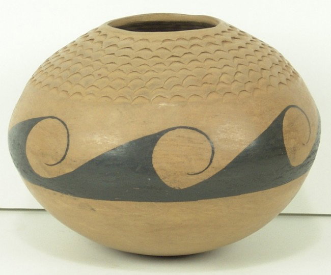 Casas Grandes Bowl - Felix Ortiz: Unique thumbnail design corrugated Casas Grandes pottery bowl by Felix Ortiz. Very good condition. 8" X 6-1/4"