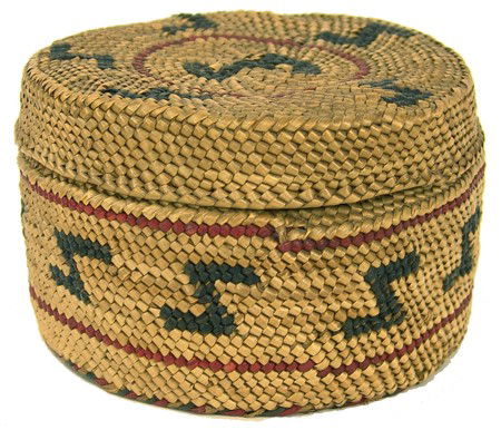 Nootka Makah Basket: Traditional lidded Nuu Chah Nulth treasure basket with serpent figures. Very good condition, nice patina. Circa: 1950s Size: 3" x 4-1/2"
