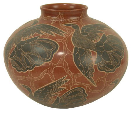 Casas Grandes Pottery Jar - Lupe Soto: Beautiful thin walled Mata Ortiz redware pot with sgraffito peacocks. Very good condition. Size: 7" x 9"