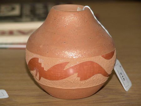 San Juan Seed Pot - Jennifer Tse Pe: Superfine San Juan sgraffito mica clay seed pot by Jennifer Tse Pe. Very good condition. Size: 4-1/2" x 4-1/2"