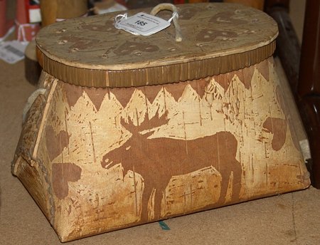 Iroquois Etched Bark Basket: A great mid-1900s Iroquois etched birch bark basket with lid. Very good condition. 5 1/2 x 8 x 5"