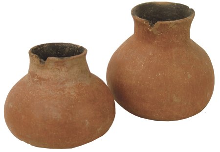 2 Salado Pottery Vessels: Prehistoric, Pair of beautiful orange-ish onion skin ollas, both with traces of gold mica. Intact/as-found condition. 6" x 6"