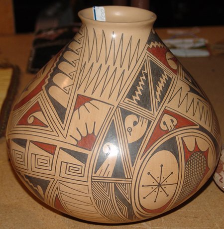 Casas Grandes Pottery Jar- Felix Ortiz: Classic polychrome pottery jar by Felix Ortiz R. Very good condition. 10-1/4" x 10"