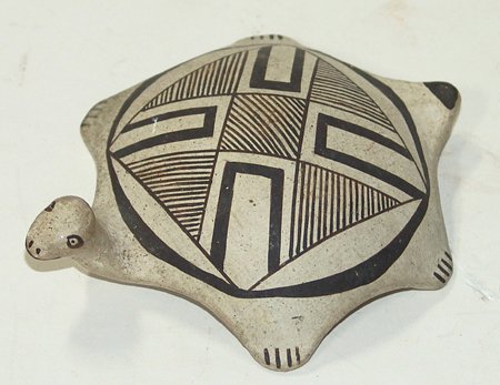Acoma Pottery Turtle - Lucy M. Lewis: Mid 1900s, Very rare early black-on-white pottery turtle figure by the famous Acoma potter, Lucy M. Lewis, signed. In good condition, but shows handling, sturdy and intact. 1" x 4" x 3"