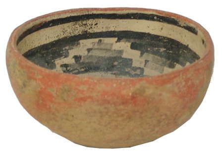 Anasazi Pottery Bowl: Prehistoric, Smaller classic design Gila polychrome bowl in very good, as-found condition.
