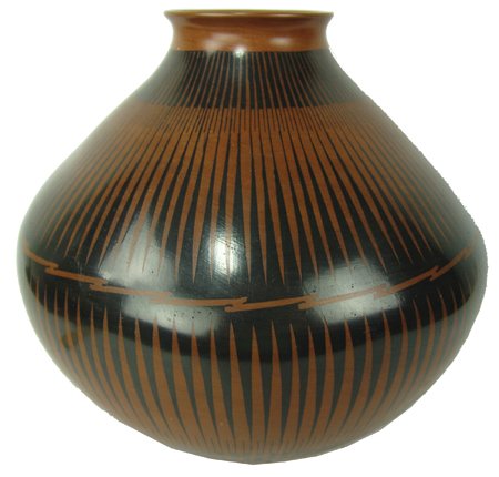 Mata Ortiz Pottery Jar - Julio Ledezma: Late 1900s, Very fine thin-walled brownware olla with exquisite radiating feather/point design. Very good condition. 9-7/8" x 9-1/4"