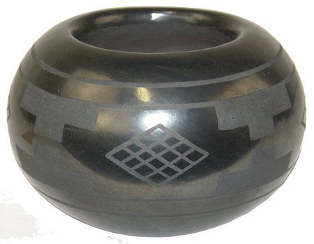 San Ildefonso Pottery Bowl - Blue Corn (1 of 8)