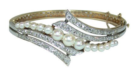 Gold & Pearl Bracelet (1 of 5)