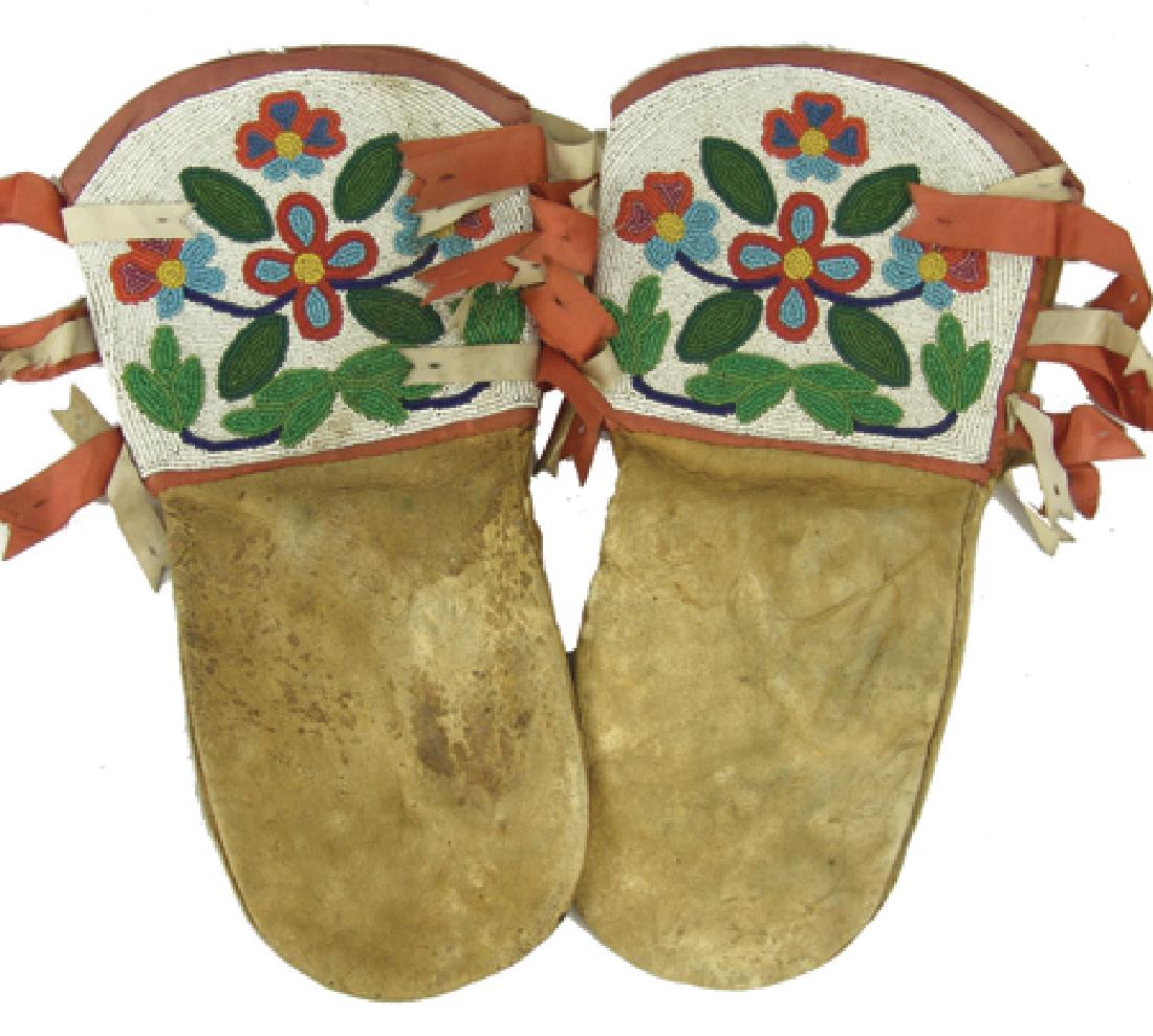 Cree Beaded Mittens (1 of 7)
