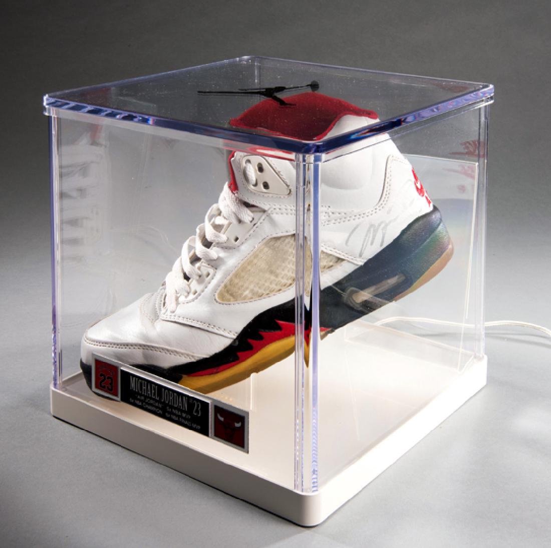 A Michael Jordan signed Nike Air Jordan basketball (1 of 1)