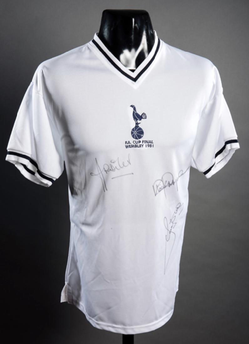 A Tottenham Hotspur 1981 F.A. Cup final retro jersey (1 of 1)