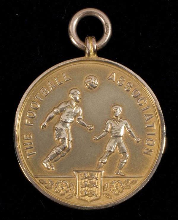 Tommy Docherty's 1954 F.A. Cup final runners-up med