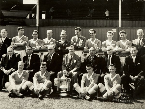 A b&w team-group photograph of the Nottingham Fore