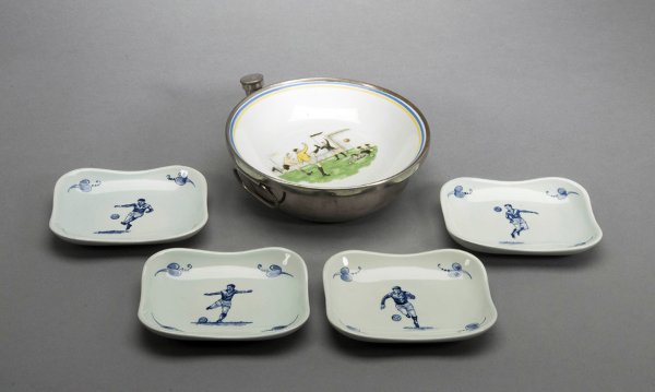 A group of football ceramics and glass, comprising - 3