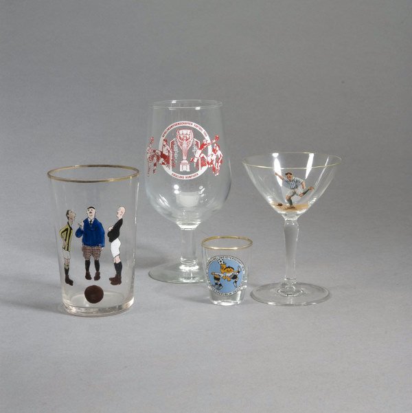 A group of football ceramics and glass, comprising - 4