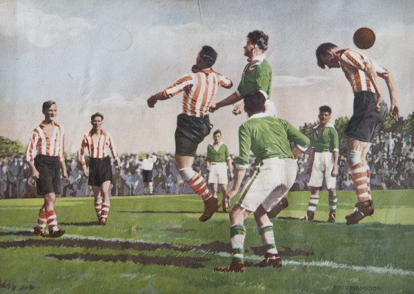Football-themed smoking memorabilia, i) an unusual - 3