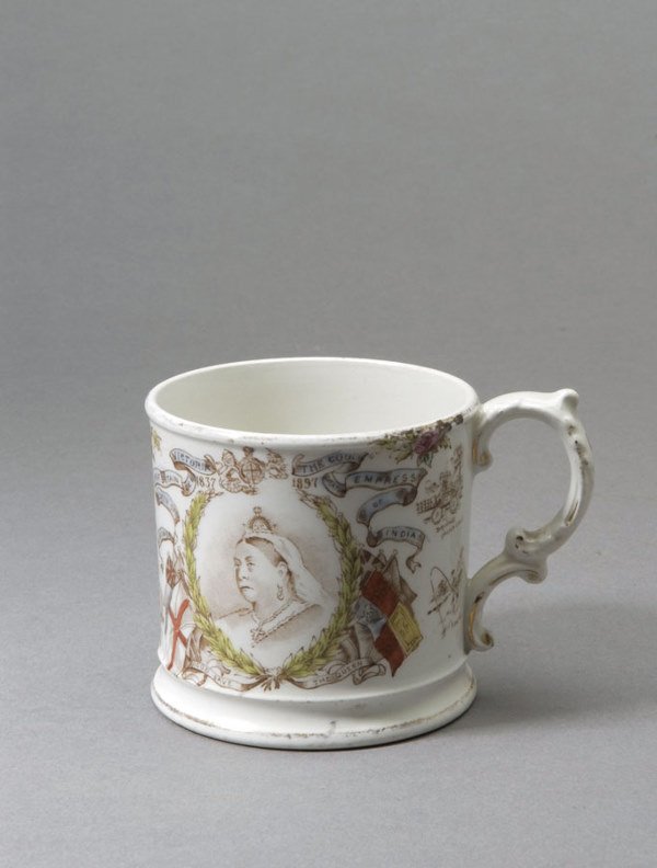 A pottery mug commemorating Queen Victoria's Diamo
