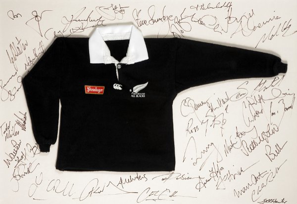 A New Zealand mini-shirt mounted with the autogra