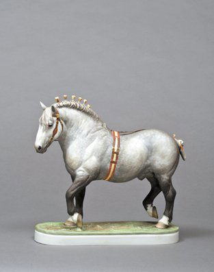 Royal Worcester limited edition model of a Perchero: Royal Worcester limited edition model of a Percheron Stallion, modelled by Doris Lindner, numbered 35/500, 24cm wide, with certificate, and original wooden case