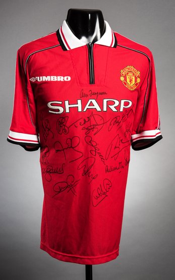 A Manchester United replica home jersey signed by the (1 of 1)