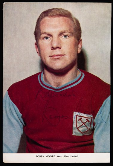 Bobby Moore signed colour magazine plate, 10 by 8in, (1 of 1)