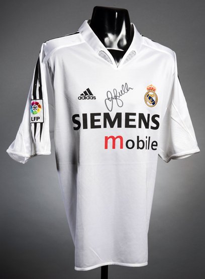 A David Beckham signed Real Madrid replica home jersey, (1 of 1)