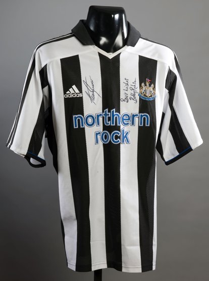 Newcastle United replica jersey signed by Sir Bobby (1 of 1)