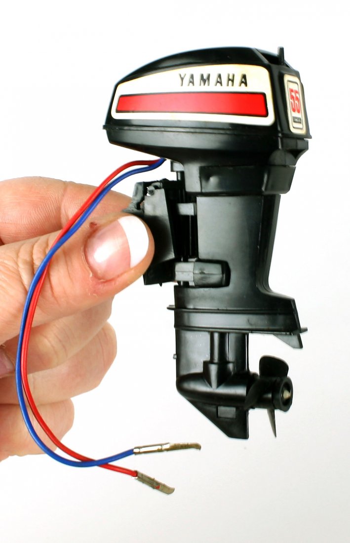 Vintage Yamaha 55B Type Model Outboard Motor in Box: Nice example with original box probably of 1960's/1970's vintage. From the Nick Hadden Collection of Vintage Toys & Models Some damage to mounting clip.