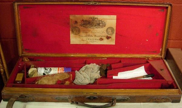 Johnson Gun Case: Thomas Johnson & Sons, an oak and leather double gun case