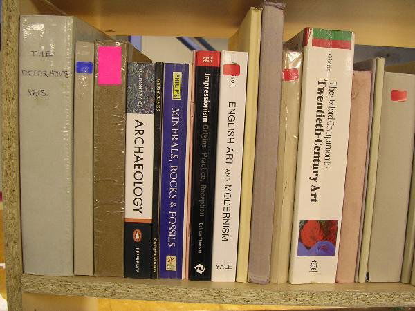 725: A COLLECTION OF TWENTY-THREE ART REFERENCE BOOKS,