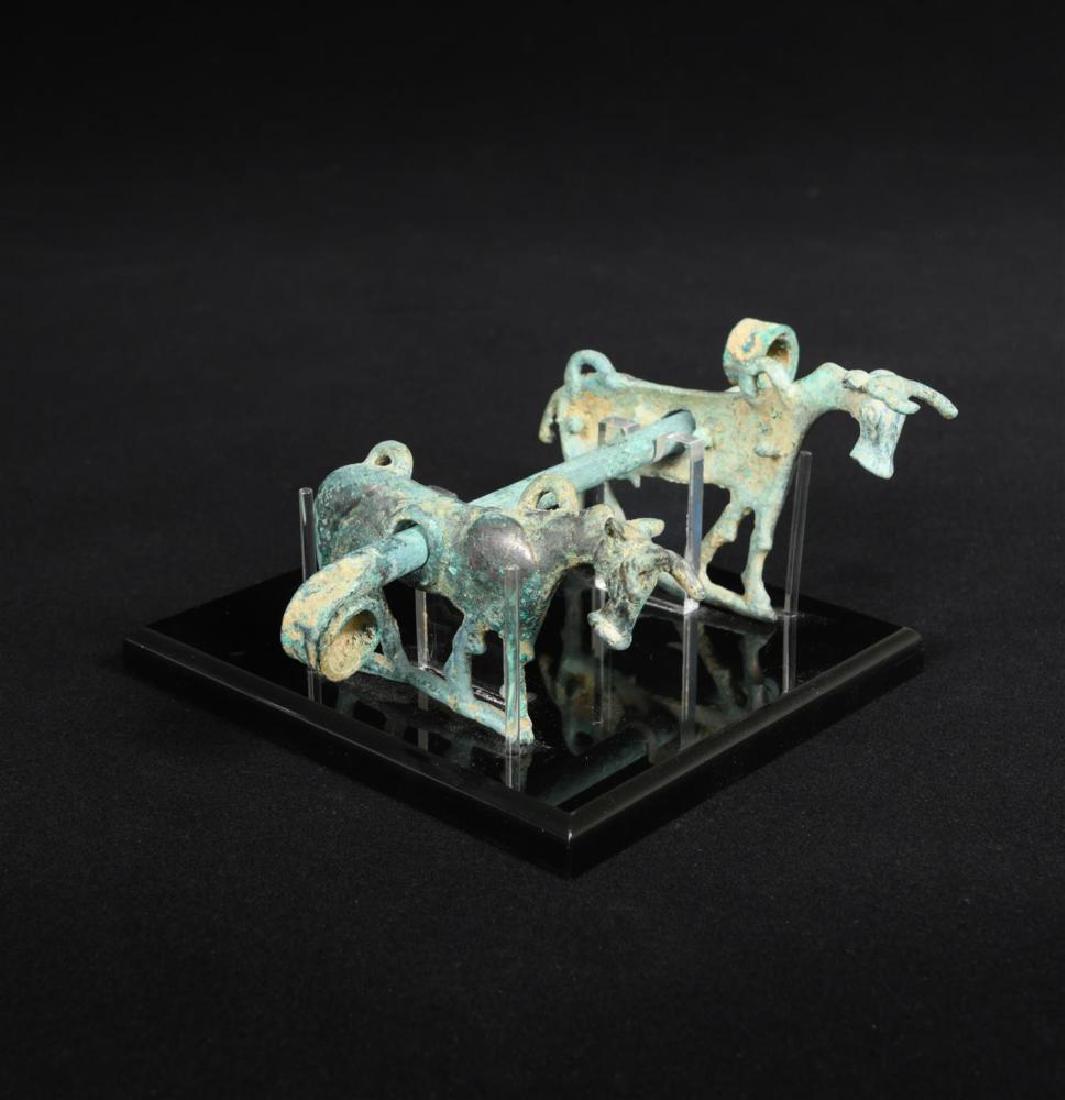 A horse bit with two bronze bull side mounts, Luristan, (1 of 2)