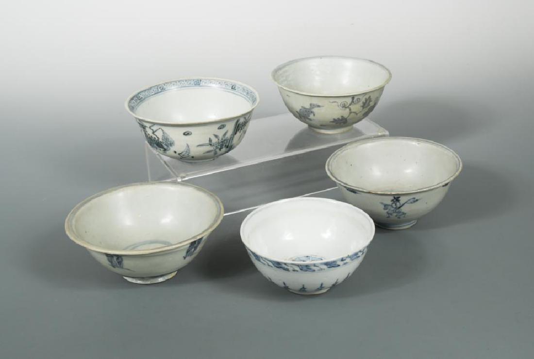 A group of five blue and white bowls, Ming dynasty, (1 of 8)