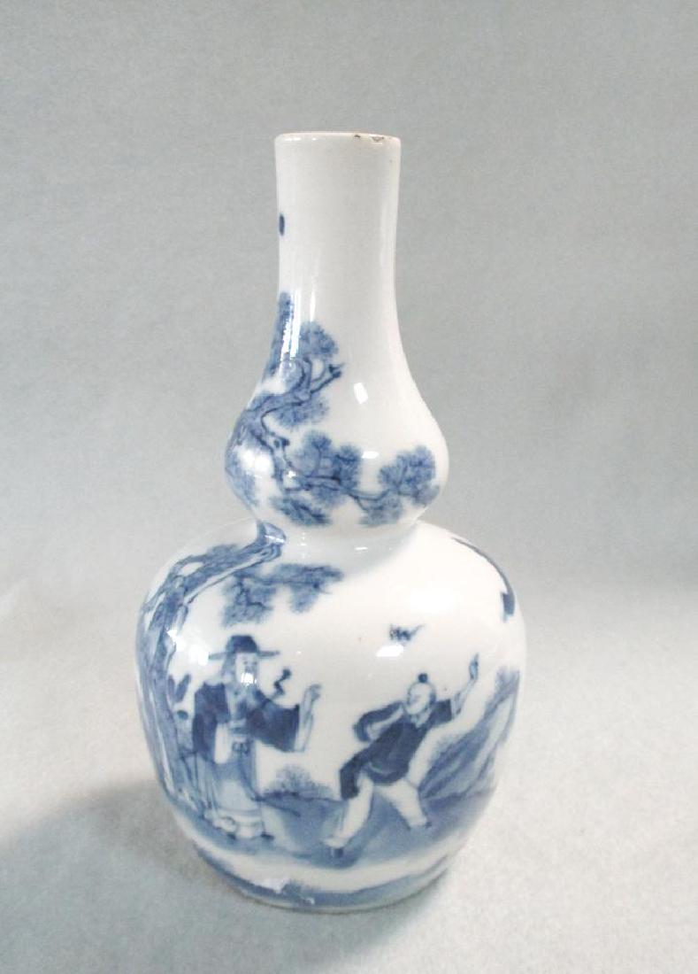 A blue and white double gourd shaped vase, Qing (1 of 4)