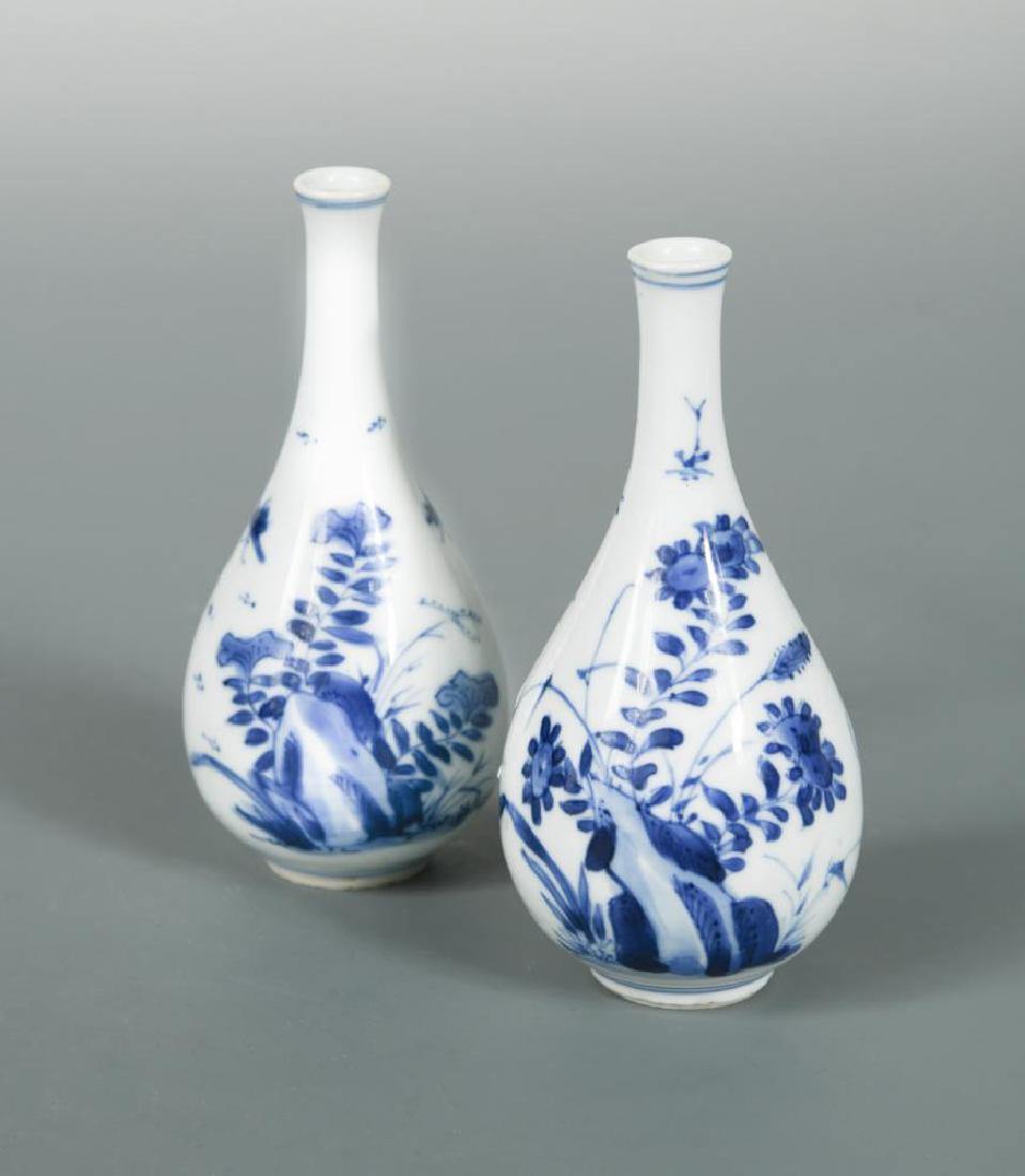A near pair of blue and white vase, Kangxi period, (1 of 3)