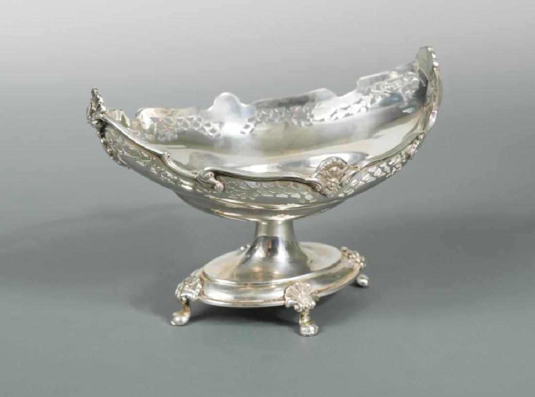 A George V silver standing dish, (1 of 4)