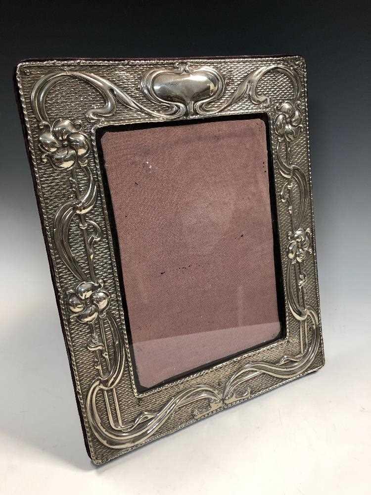 An Edward VII easel back photograph frame, (1 of 1)