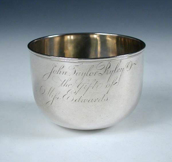 A GEORGE III SILVER TUMBLER CUP GS, LONDON 1782: A George III silver tumbler cup by George Smith II, London 1782, plain with moulded edge, inscribed 'John Taylor Ryley The Gift of Miss Edwards', 8.5cm diameter, 120gm, 3.75oz (approx)