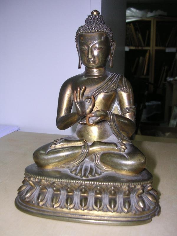 A GILT BRONZE TEMPLE FIGURE - 2