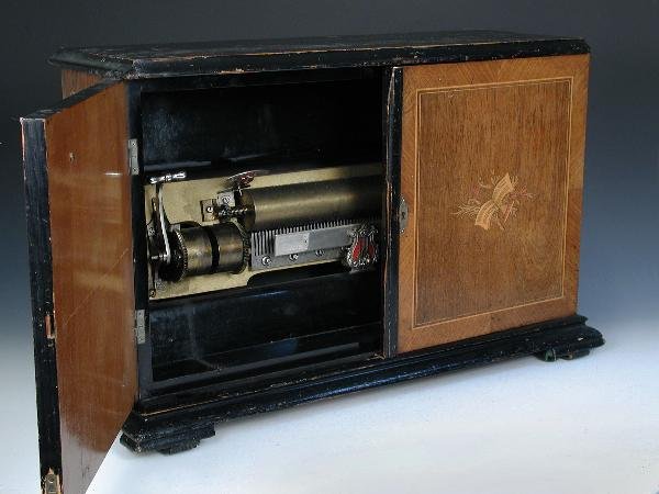 A SWISS CRANK WIND MUSICAL BOX