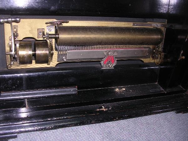 A SWISS CRANK WIND MUSICAL BOX - 3