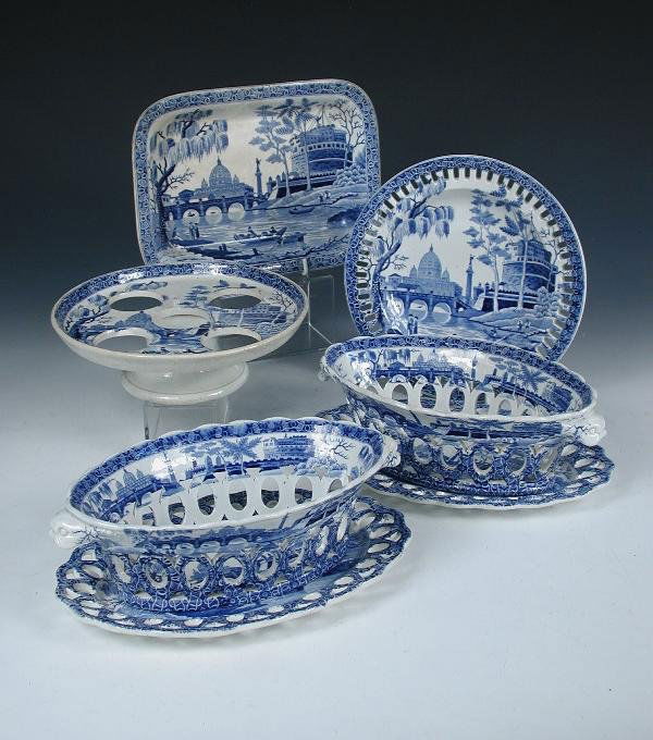 SPODE TIBER PATTERN DINNER WARES: An early 19th century Spode blue and white part service printed with the 'Tiber' pattern, comprising: an egg cup stand, two baskets and stands, two butter boats, two larger rectangular dishes, a small