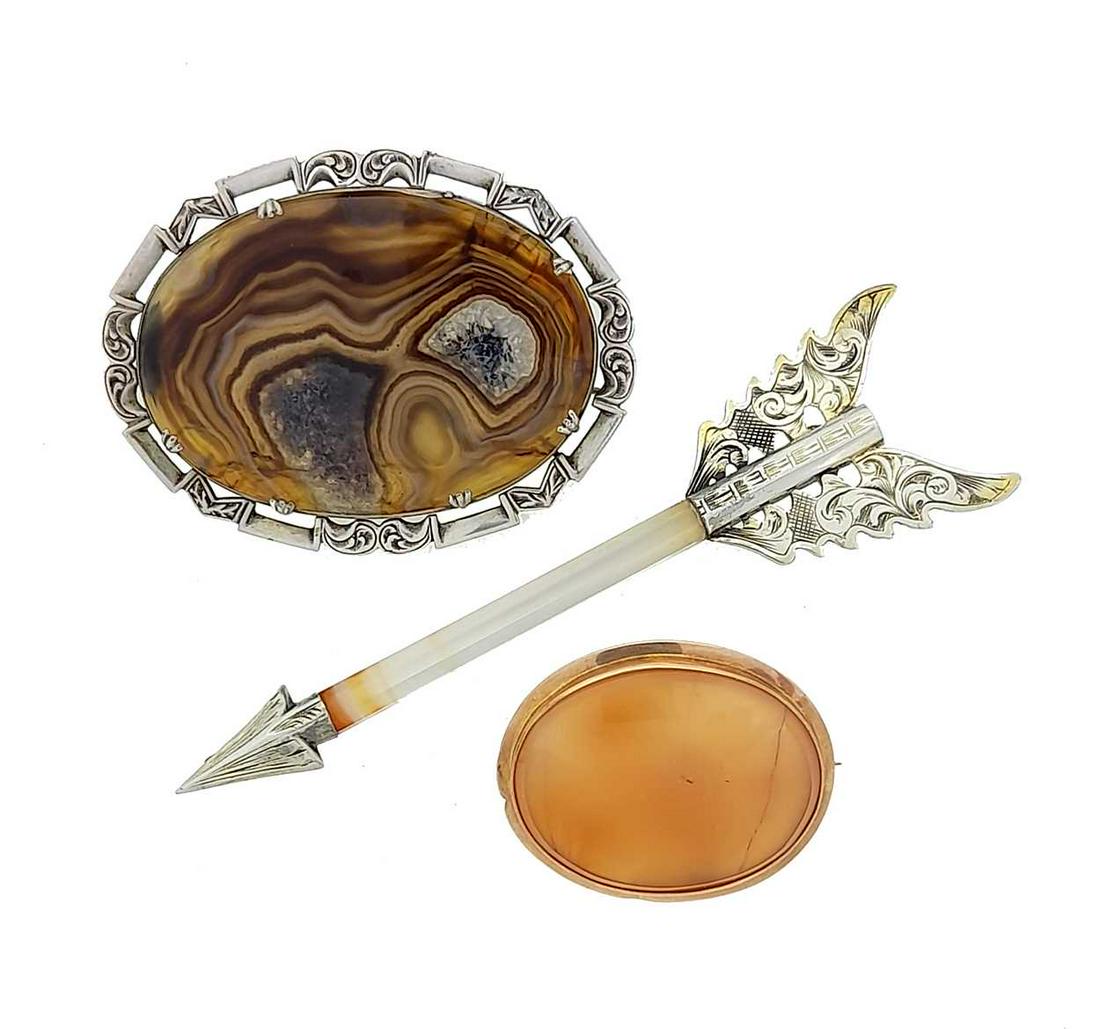 A trio of agate brooches, (1 of 6)