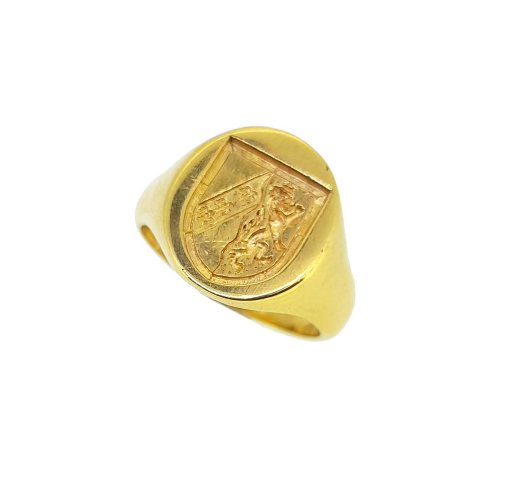 A 22ct gold signet ring, (1 of 4)
