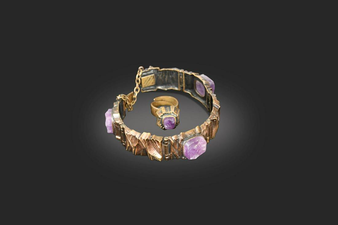Pentti Sarpaneva, a Finnish bronze and fluorite bracelet and ring en suite: Pentti Sarpaneva, a Finnish bronze and fluorite bracelet and ring en suite stamped marks