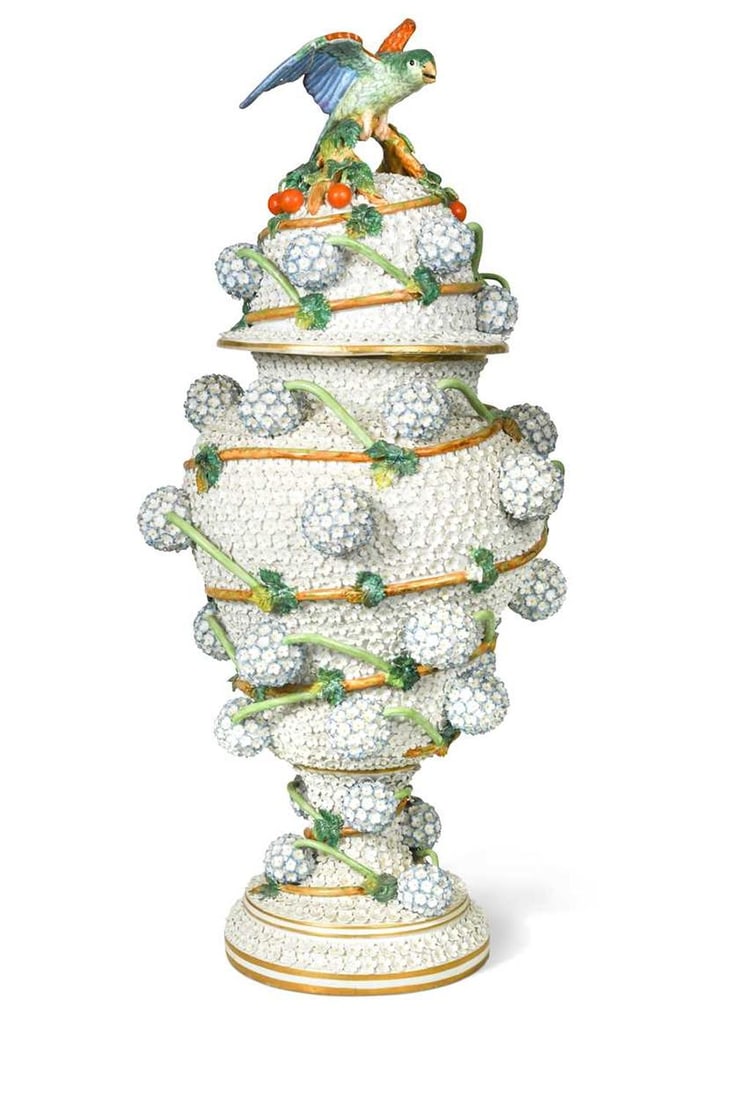 A large Dresden Schneeballen vase and cover, circa 1870, (1 of 10)