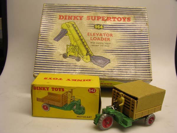 DINKY TOYS 342 MOTOCART, VERY GOOD, BOXED; 964: Dinky Toys 342 Motocart, very good, boxed; 964 Elevator Loader, good, box rather grubby