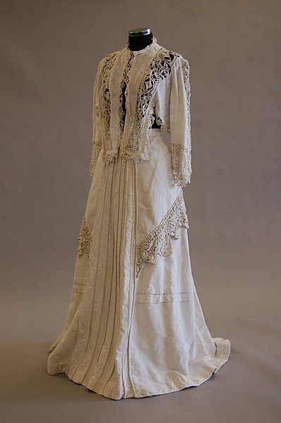 A summer ensemble, comprising: white linen boler