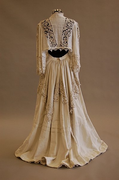 A summer ensemble, comprising: white linen boler - 2